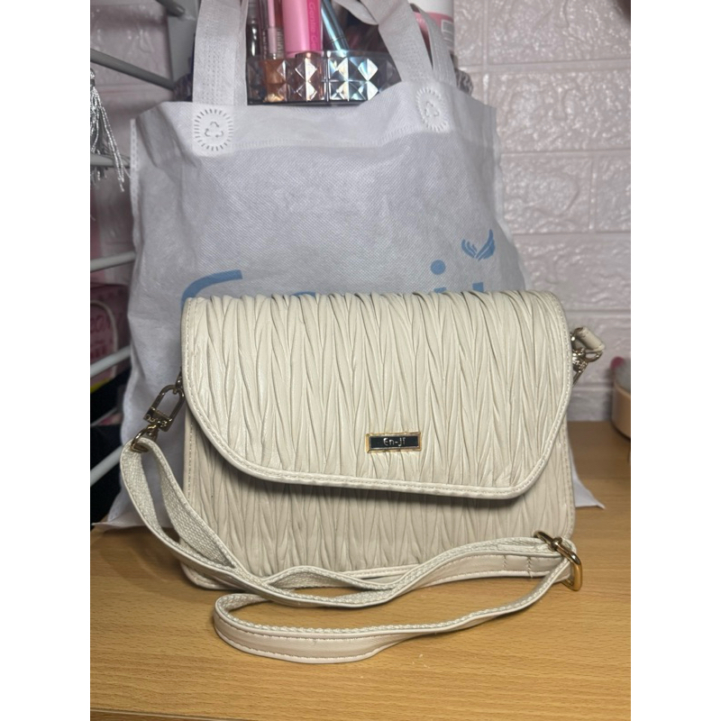 Tas Enji Selempang Bahu Wanita Putih Cream