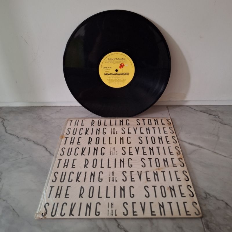 VINYL // THE ROLLING STONES -  SUKING IN THE SEVENTIES