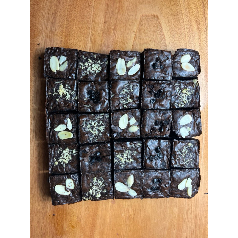 

Fudgy Brownies Premium Full Coklat - QUERINGAN