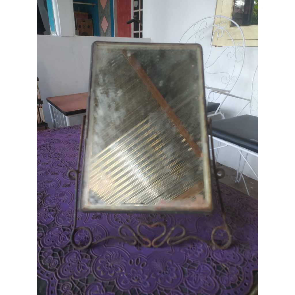 CERMIN JADUL TAHUN 1980AN BAHAN BESI KOLEKSI BARANG ANTIK ORIGINAL LAWAS ASLI