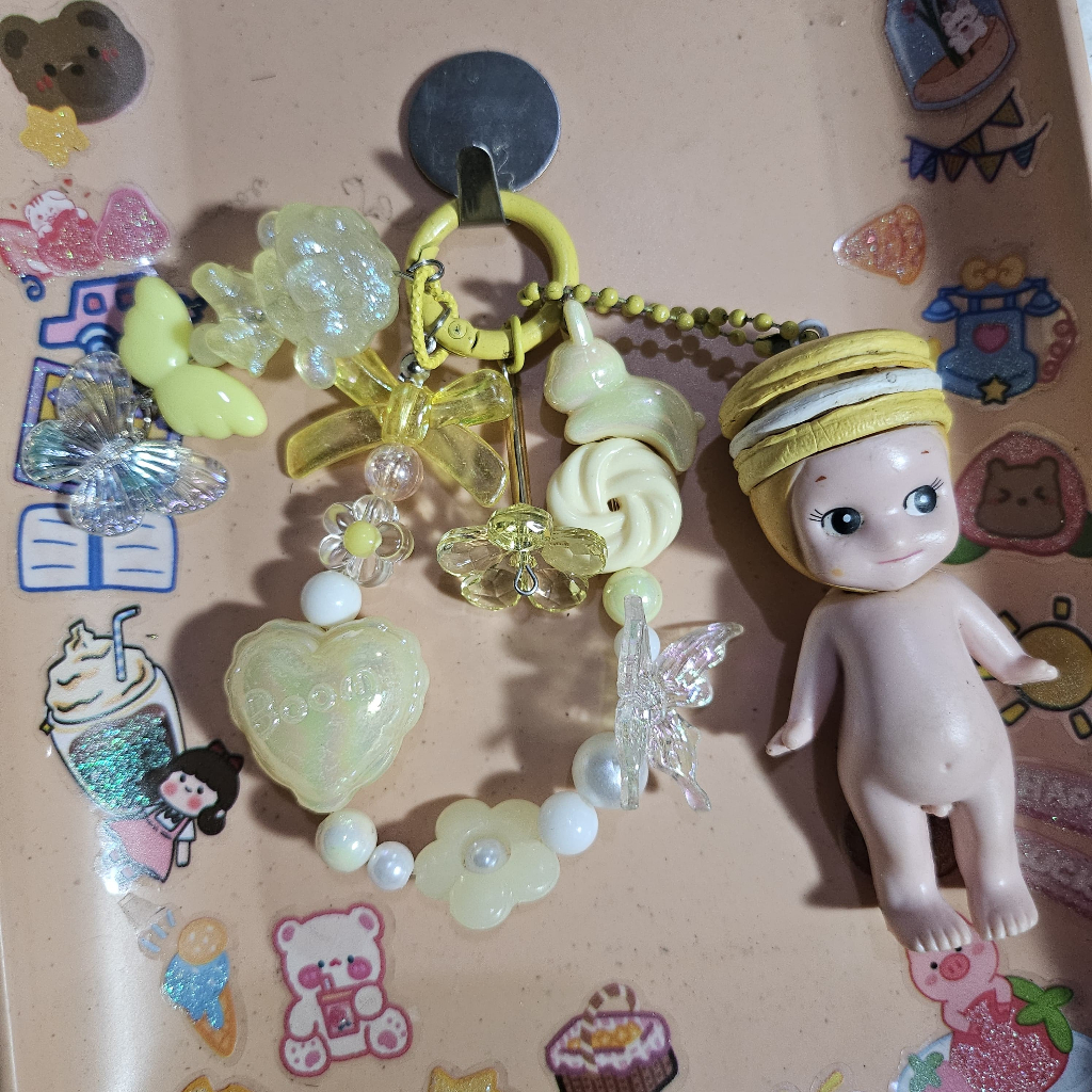 𓍯𓂃 gantungan kunci / keychain sonny angel x laduree macaron kuning 𓍯𓂃
