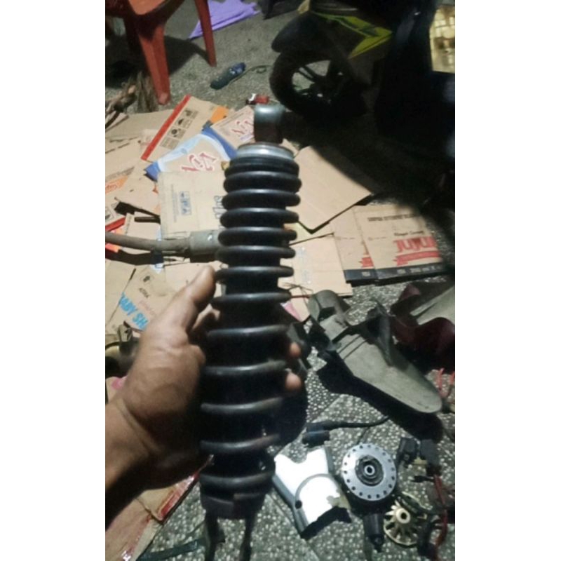 Original shok belakang honda beat Karbu Ori Copotan dari motor beat karbu bekas berkualitas normal