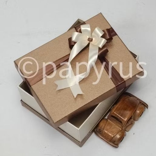 

PAPYRUS Sandwich 17,5x22,5 Tinggi 10cm Kotak Kado Gift Box Hadiah V1