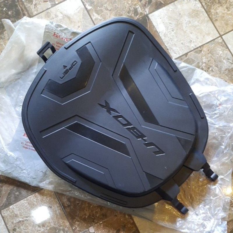 81251 KVB N50 TUTUP BOX BAGASI VARIO TECHNO 110 ORIGINAL AHM