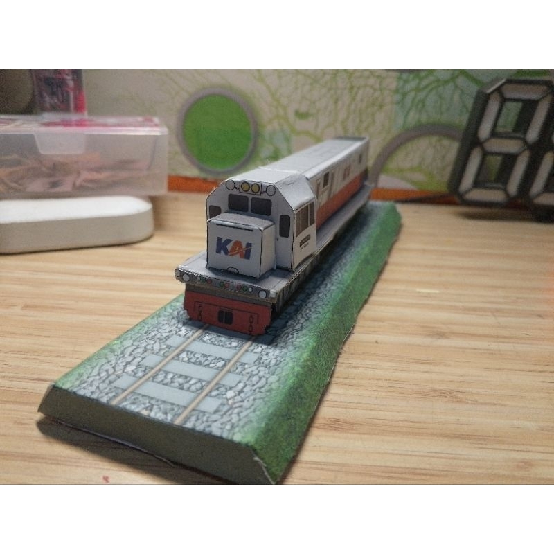 papercraft kereta cc 201 , miniatur kereta api Indonesia, miniatur kereta, kereta kertas, miatur ker