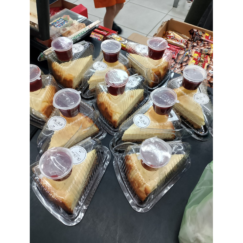 

CHEESE CAKE SLICE TOPING STRAWBERRY ENAK !!!