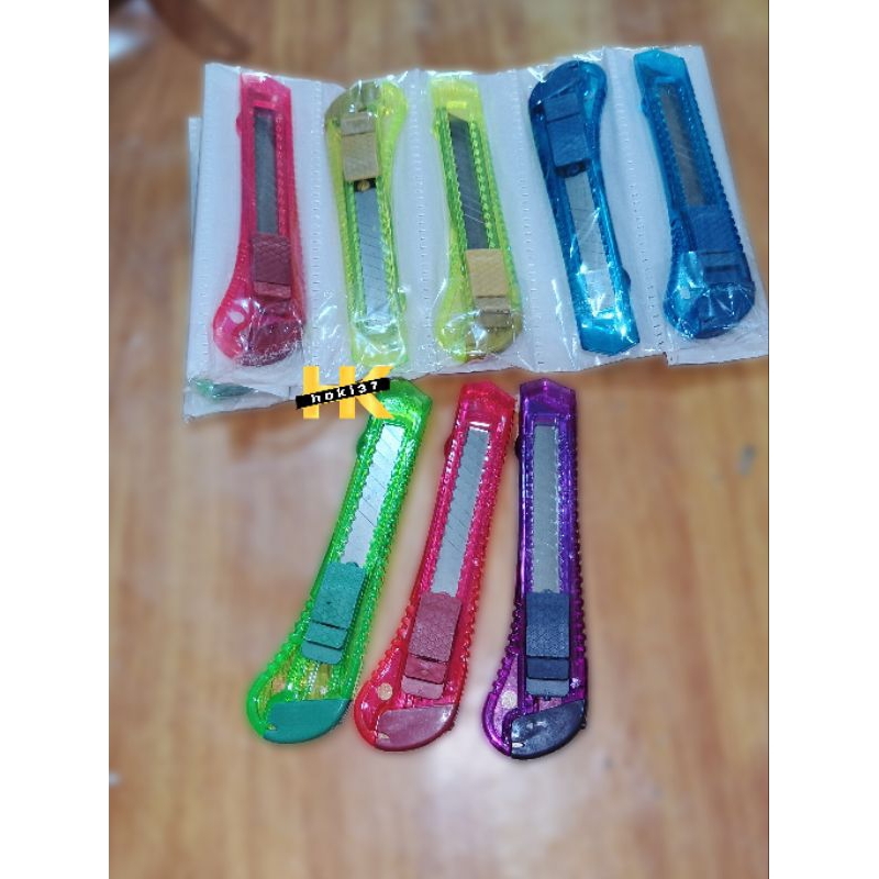 

CUTTER / PISAU CUTTER WARNA TRANSPARAN MURAH