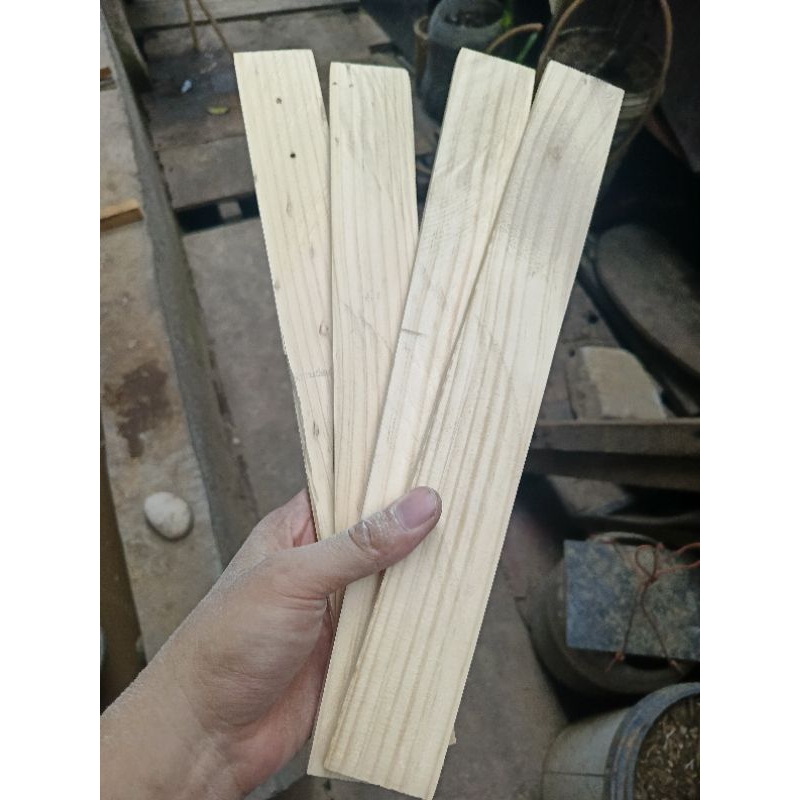 KAYU LIST RENG TIPIS UKURAN 40X4X1 KONDISI SUDAH SERUT