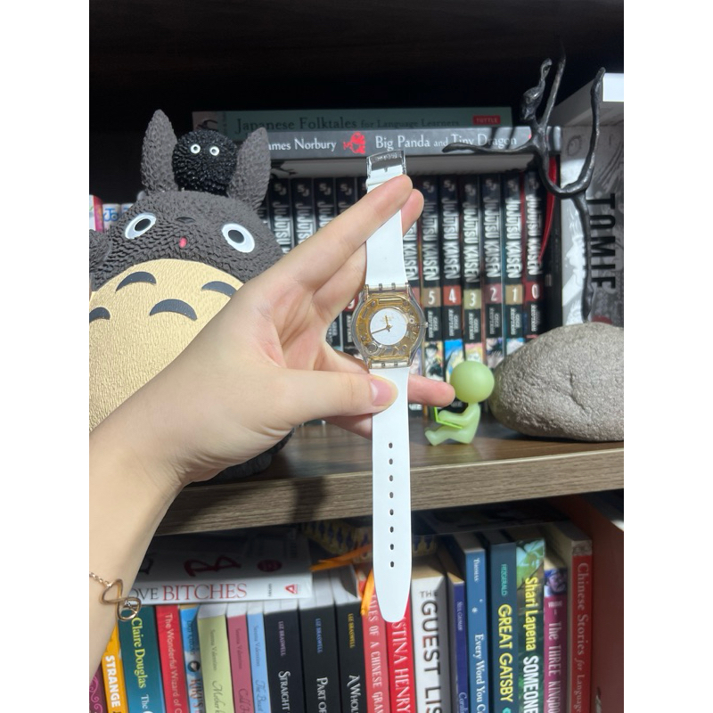 preloved white swatch