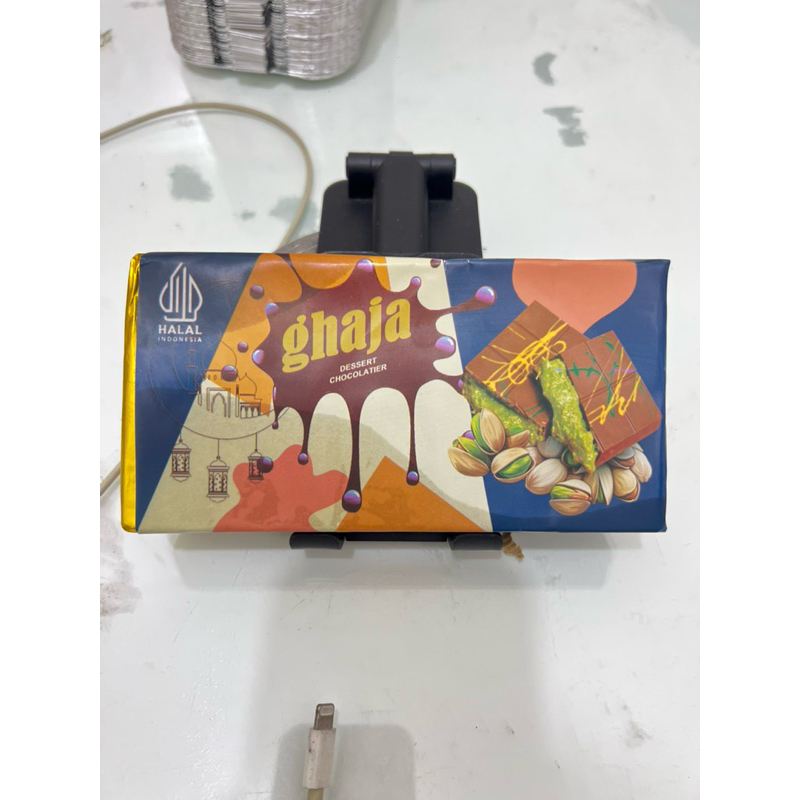 

coklat Dubai lokal besar 300gram dengan isian kunafa dan kacang fistachio
