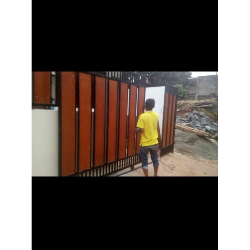 pagar rumah minimalis moderen besi hollo dengan papan grc