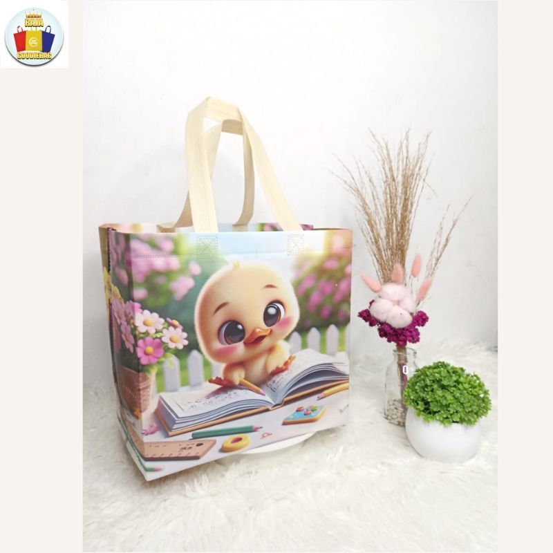 

BOX BAG SPUNBOND LAMINASI BABY DUCK (25X25X18)