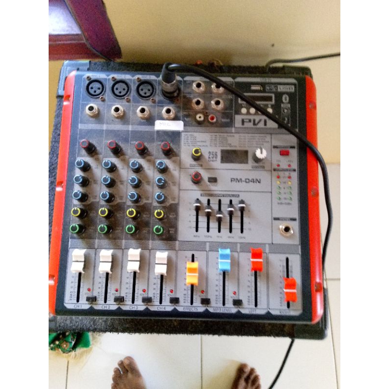 mixer PVI 4chanel udah ada powernya 400w streeo