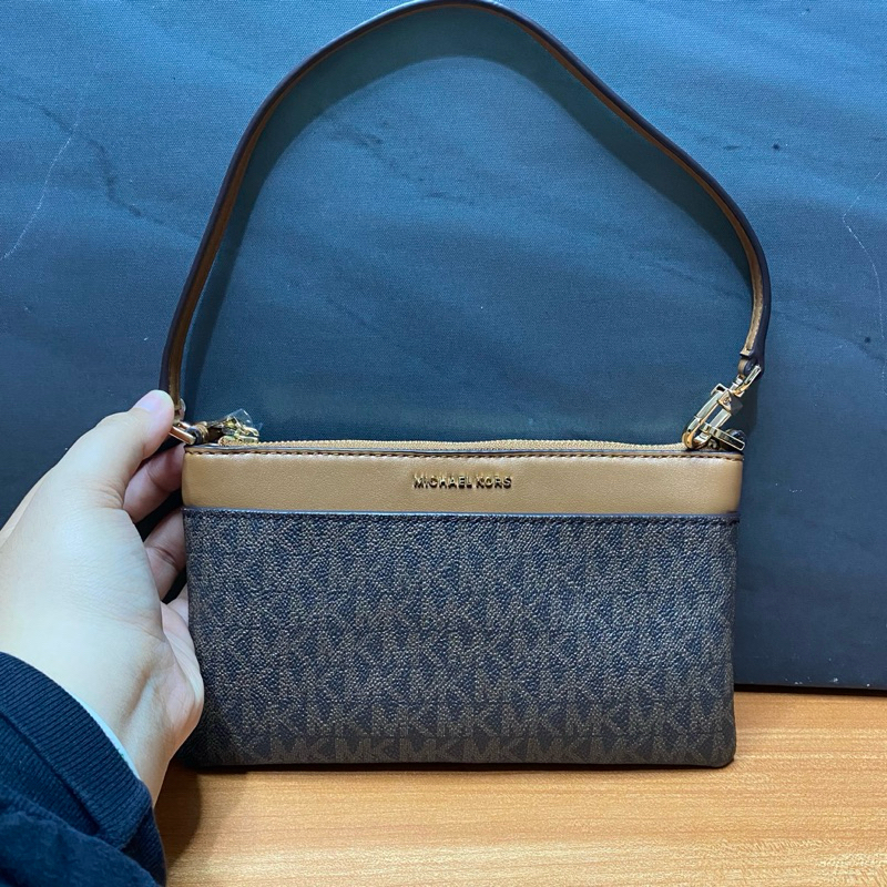 aqq Michael kors JET SET Wristlet signature brown NWOT