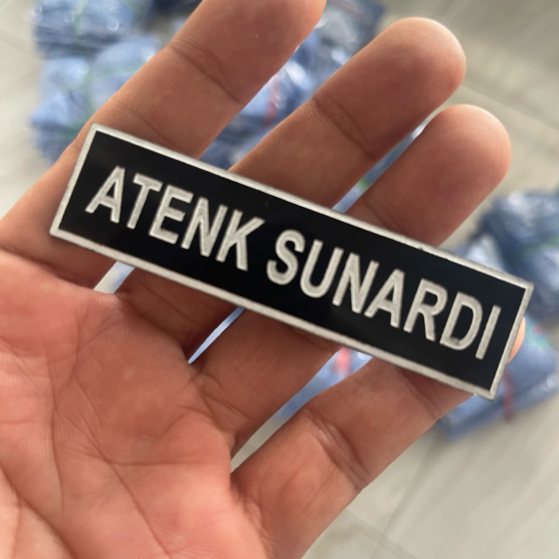 

Nama Dada Grafir, Nametag, Akrilik