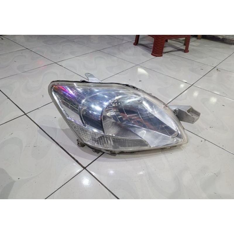 headlamp/lampu depan vios 2013