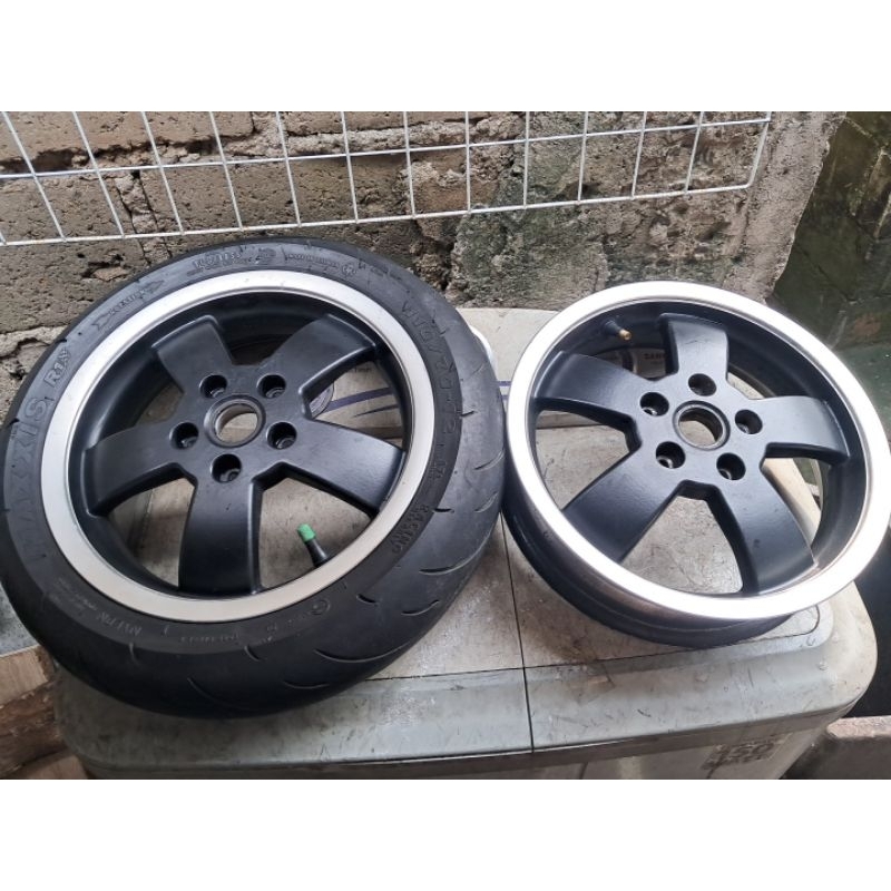 Velg Gts piaggio vespa matic modern sprint primavera bisa dengan penyesuaian untuk Vespa classic pel