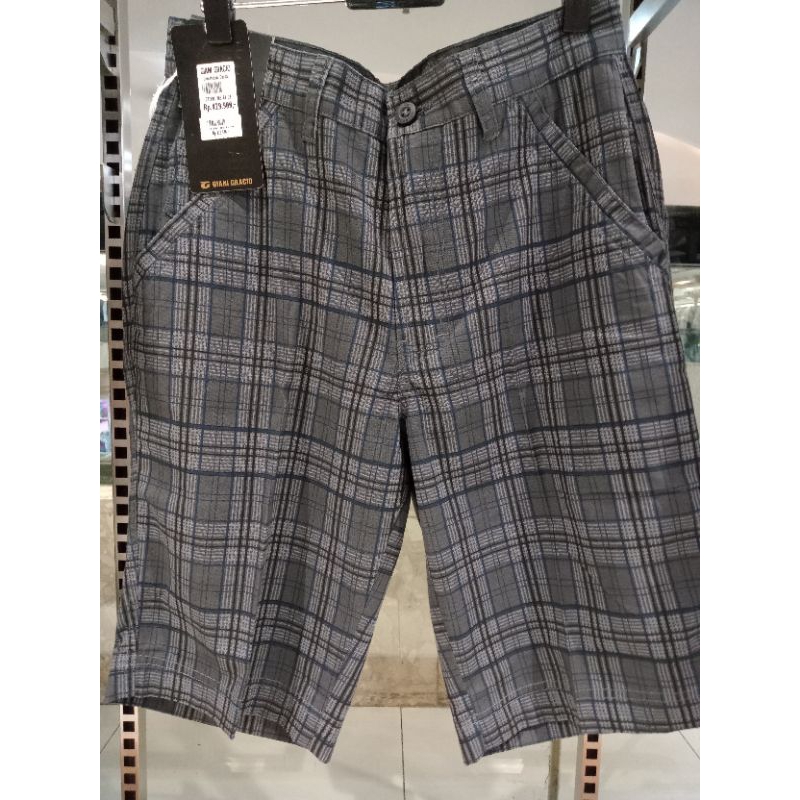 CELANA PENDEK GIANI GRACIO