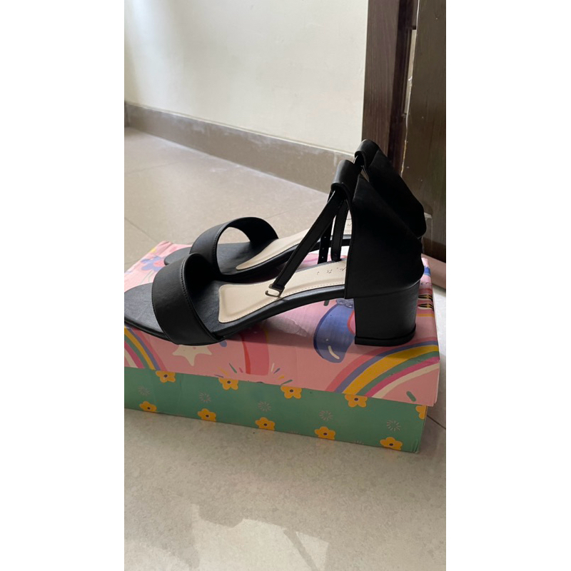 LOMARI SANDAL SEPATU HEELS