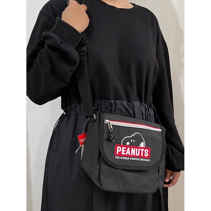 sling bag peanut snoopy original new