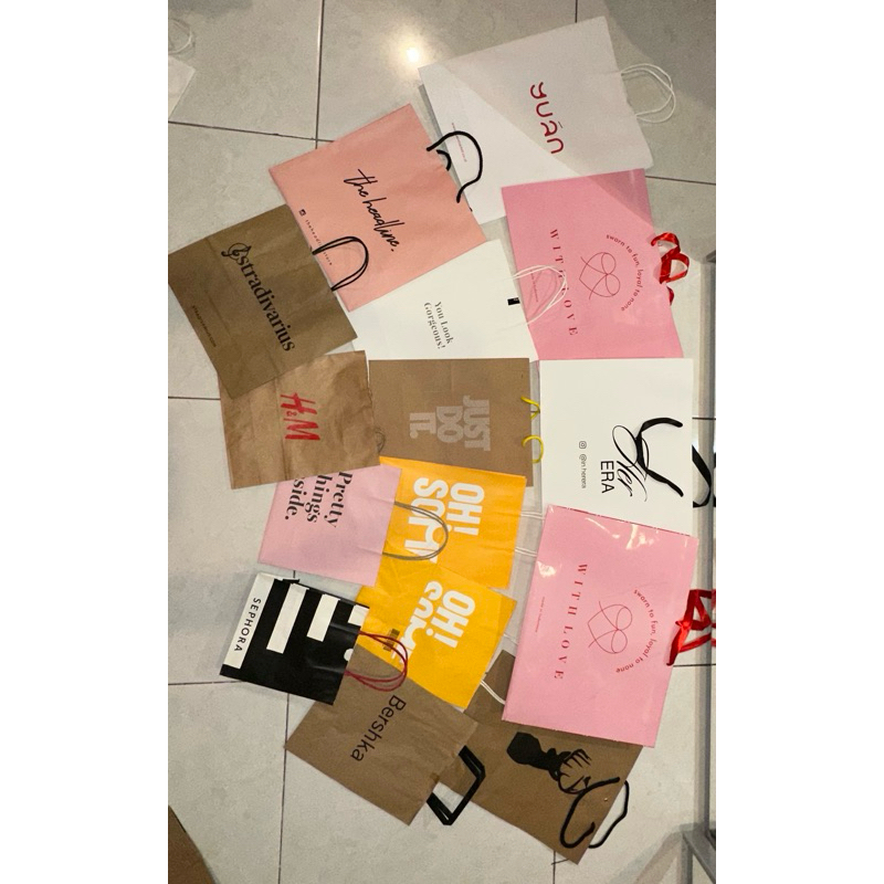

BUNDLE 15 Paper Bag Branded