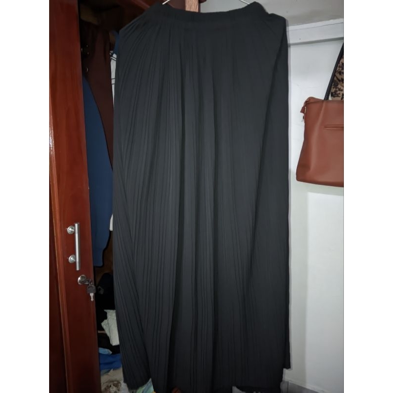 rok plisket hitam jumbo premium