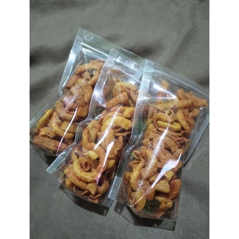 

cemilan makaroni balado daun jeruk