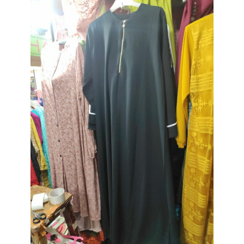 JUAL ABAYA POLOS WARNA HITAM DENGAN KOMBINASI GARIS PADA LENGAN