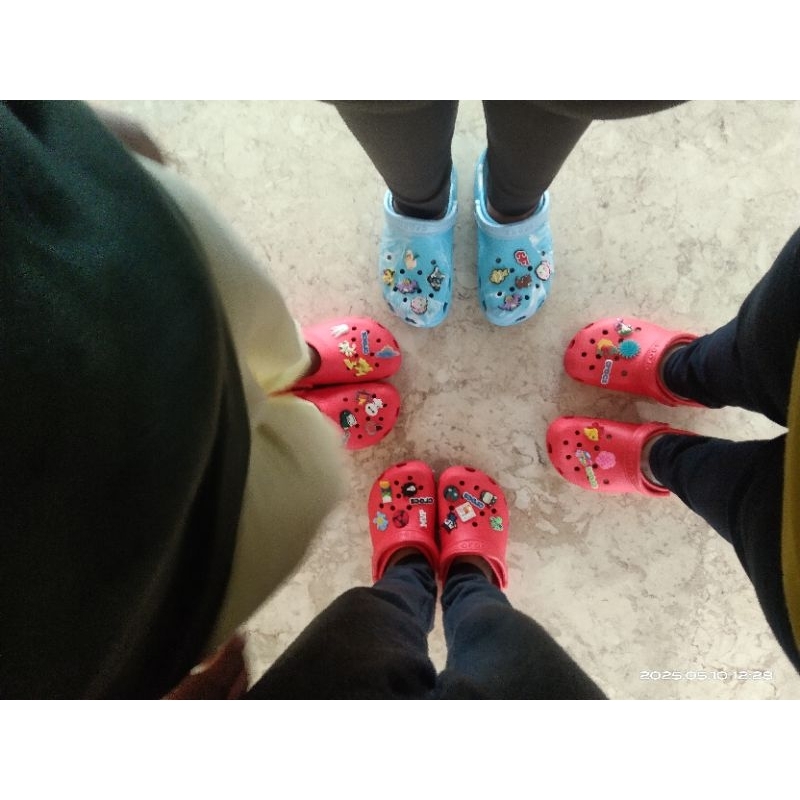 CROCS ORIGINAL, RIJEK PABRIK.. UTUH TANPA POTONGAN