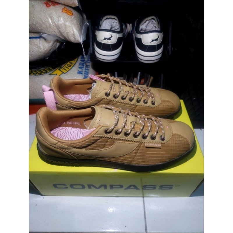 Compass Tribune 4884