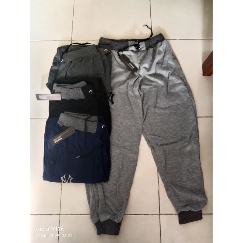 training santriwati gontor putri, celana olah raga, celana panjang, training olah raga