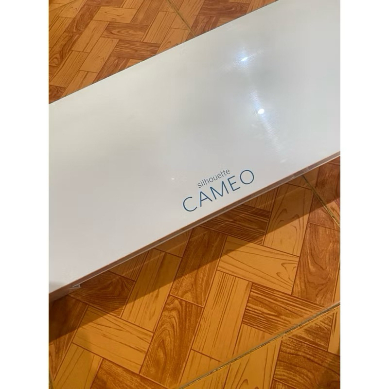 

MESIN CUTTING CAMEO 3 POLYFLEX ,STIKER DLL LIKE NEW MASIH ADA KARDUS DLL