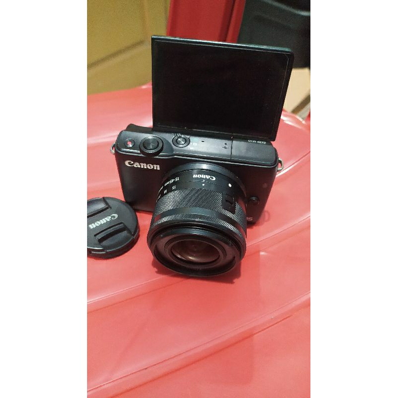 kamera Mirrorless Canon M10 hitam vignet dikit
