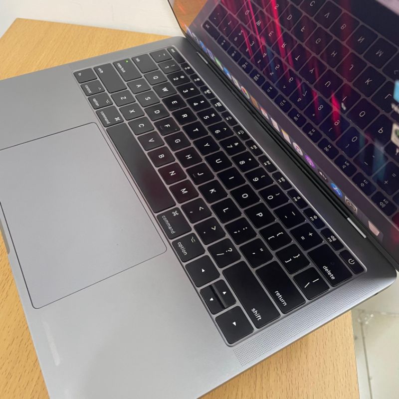 macbook pro 2016 13 inch Ram 8 GB SSD 256 GB Intel core i5 second