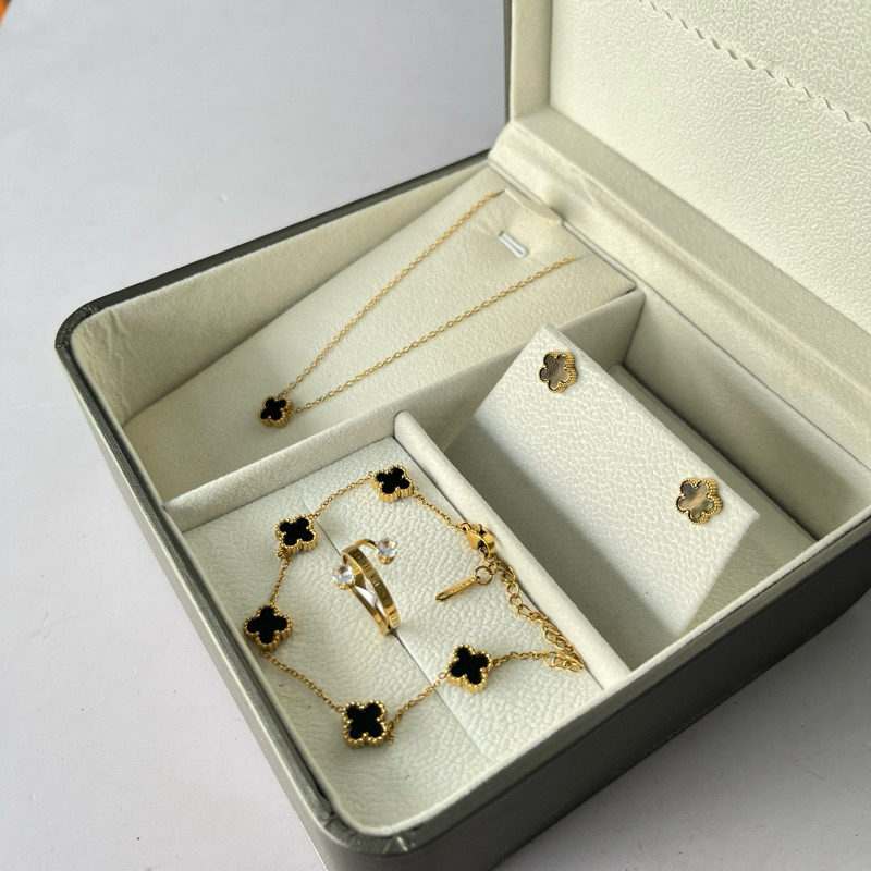 set perhiasan clover bahan titanium asli