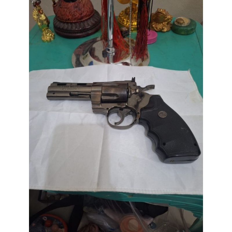 Korek api mirip pistol python 357 untuk merokok Terdapat miniatur peluru Terbuat dari besi