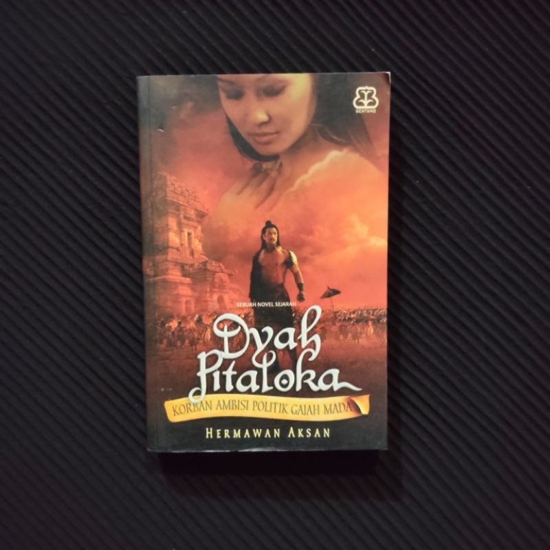 Buku Original • Dyah Pitaloka - Korban Ambisi Politik Gajah Mada / HERMAWAN AKSAN