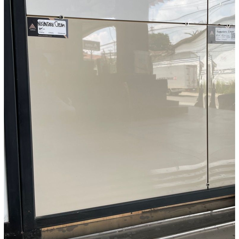GRANITE LANTAI 60X60 NUSANTARA CREAM KW1 | GLOSSY | ARNA