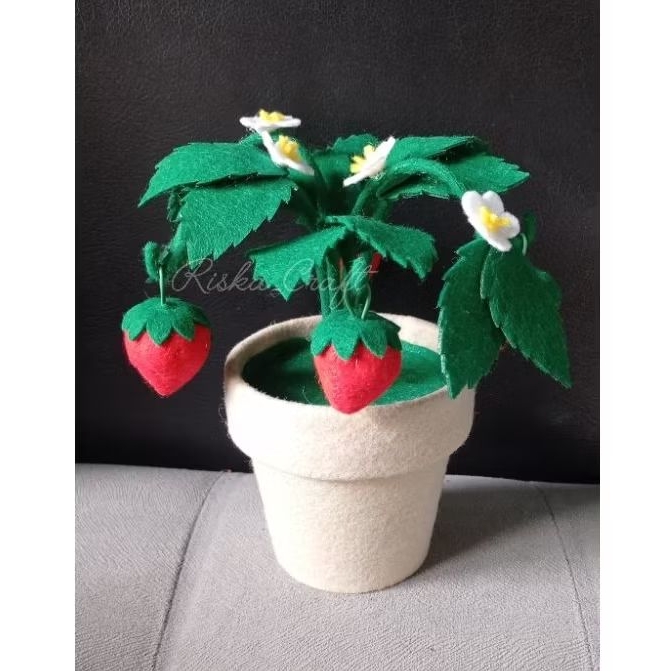 mainan edukasi anak tanaman strawberry flanel