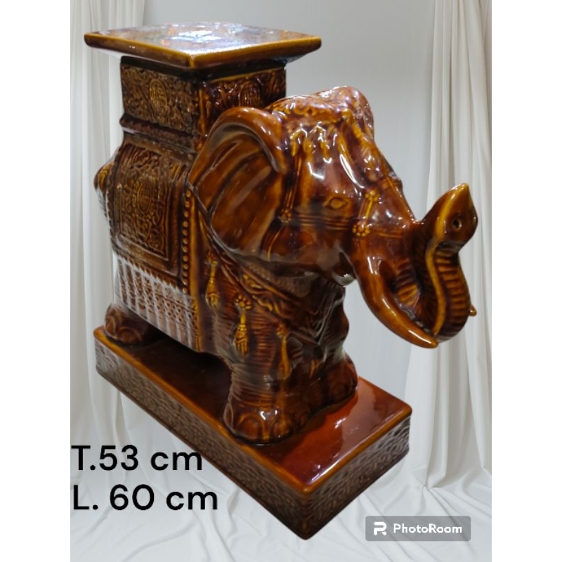tempat duduk gajah keramik