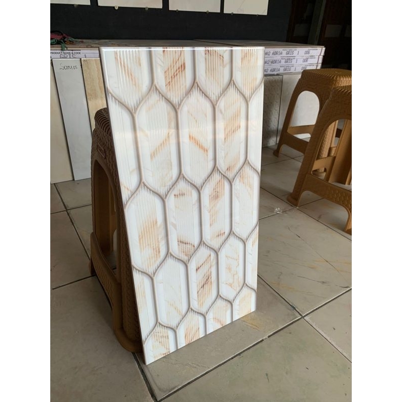 Keramik Dinding mulia 30x60 Cardif beige
