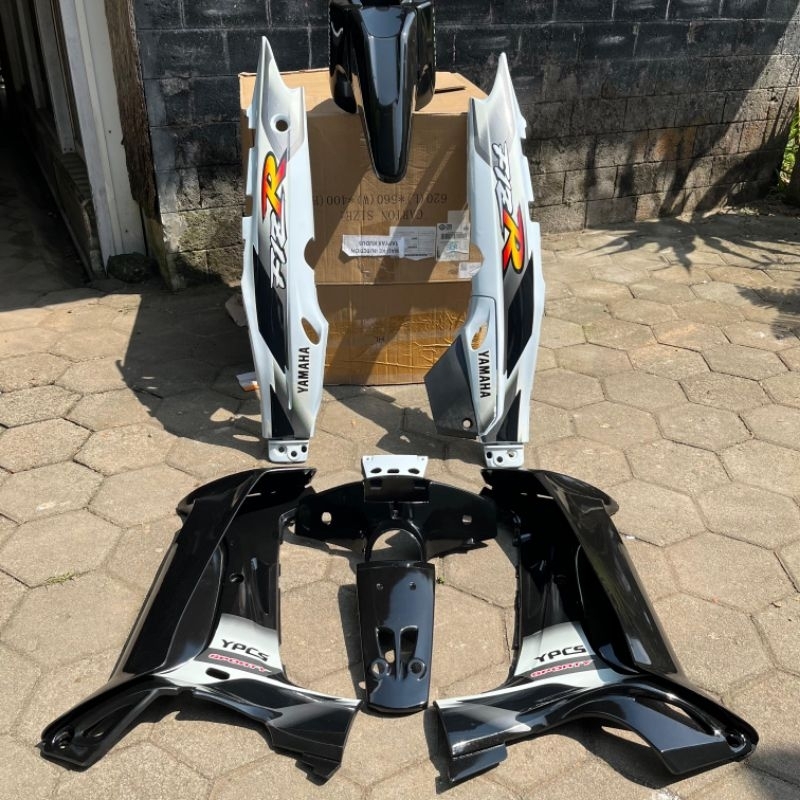 FULL BODY YAMAHA FIZ R/VEGA R LAMA SET STIKER WARNA HITAM PUTIH