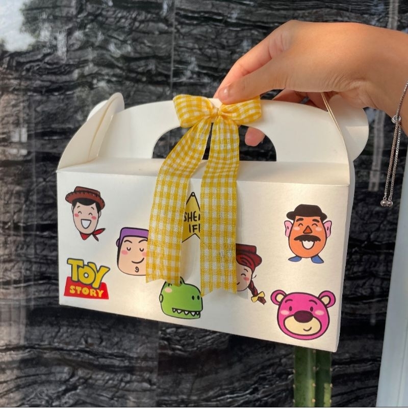 

TOY STORY GIFT BOX (INCLUDE SNACKS)