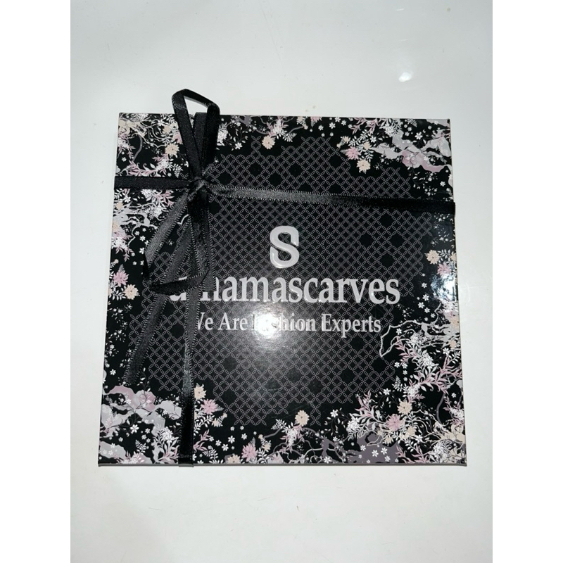 Kerudung Segi Empat UM Motif Box Voal Digital Premium Logo Metal Crystal