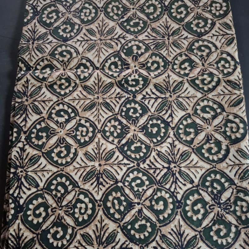 Kain Batik Gusti Putri Hijau Emerald Green Bawahan Kebaya Wisuda Prewedding Lamaran Bridesmaid Penga