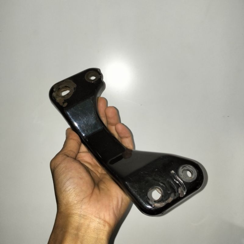 Plat breket dudukan knalpot mio sporty/smile/soul karbu