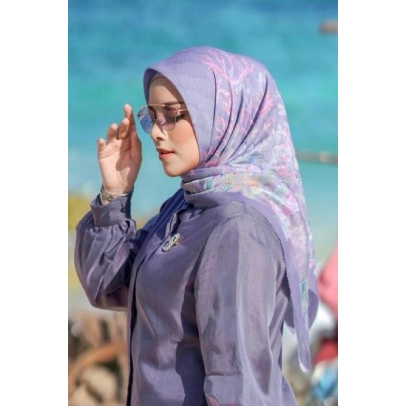 BUTTONSCARVES The Little Mermaid Satin Square Lavender