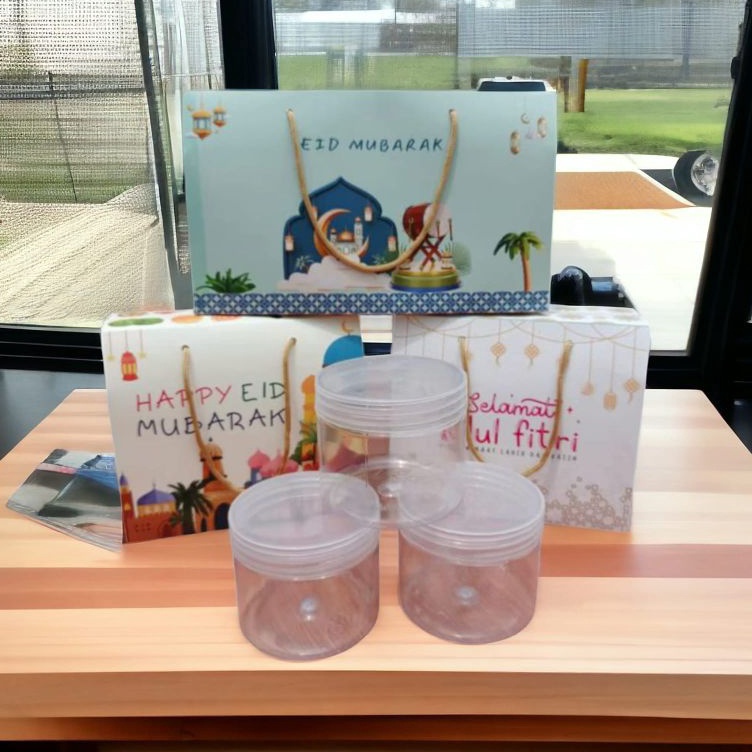 

Bisa Cod 1 Pcs Gable Box Hampers Idul Fitri Muat 3 Toples Jar 575 ml Hijau Tua Poly Gold uk 28x1x11 cm tinggi total 16cm