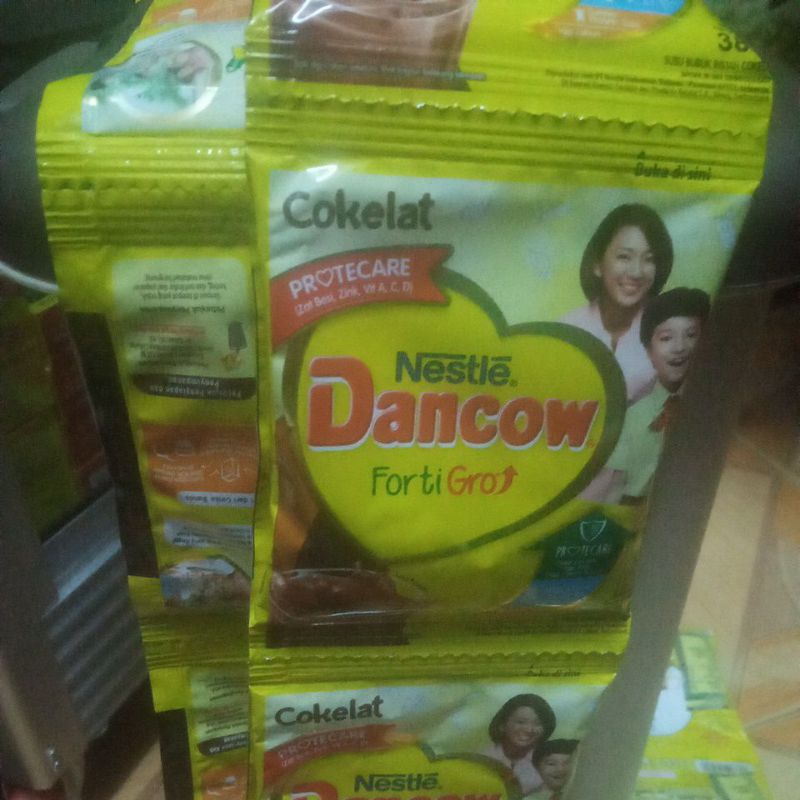 

susu bubuk Dancow rasa coklat 38g 1 renceng