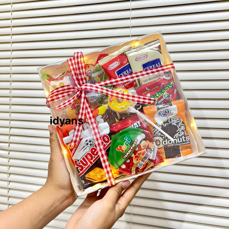 

Xmaster GIFTBOX SNACK LAMPU AESTHETIC / KADO GRADUATION / SNACK MINI / GIFT SNACK / HAMPERS SNACK